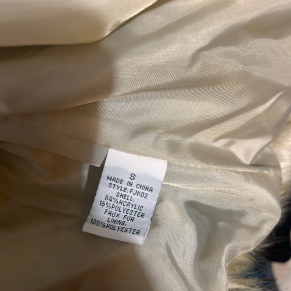 NWOT Fashion Nova Fernanda faux fur coat size small - Picture 8 of 10